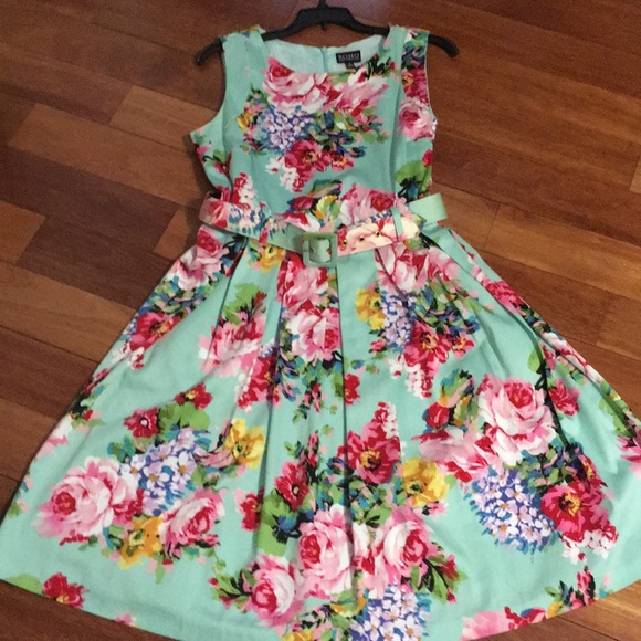 Floral Belted Dress - Picture 2 of 4